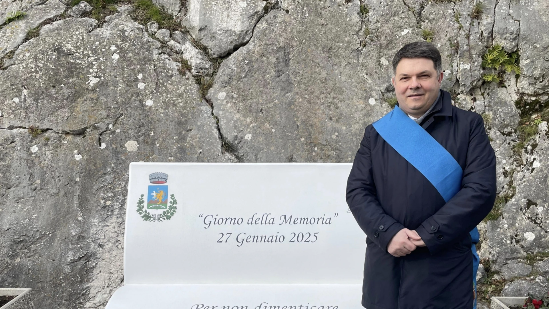 Il Presidente della Provincia di Isernia, Daniele Saia, ha partecipato questa mattina a Macchiagodena all’inaugurazione di una panchina letteraria per celebrare il Giorno della Memoria.